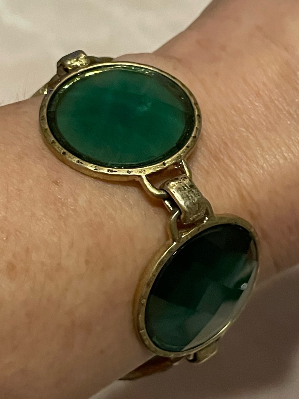 Vintage Liz Claiborne gold-tone link bracelet /Green Toned Acrylic Stones